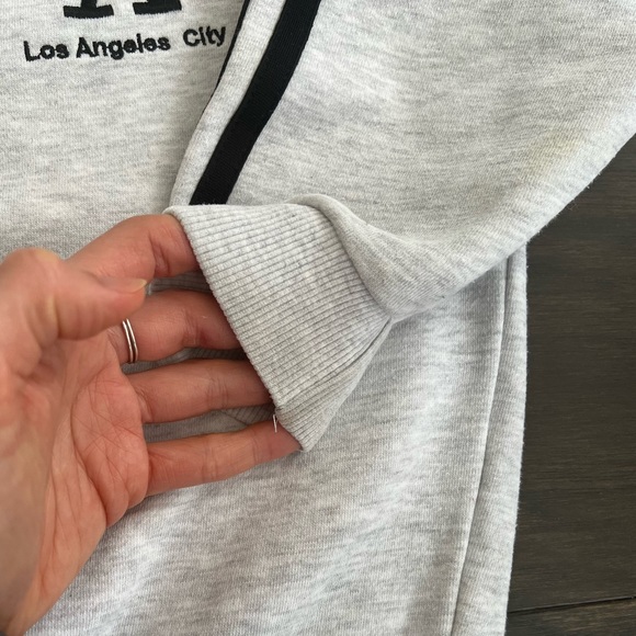 Kid Age 3-4 Sweatshirt - Picture 8 of 10